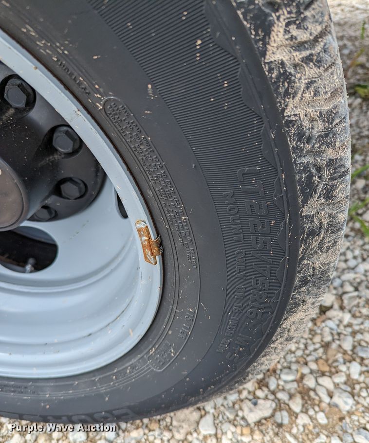 image for item MX9298 2002 GMC Savana  box truck