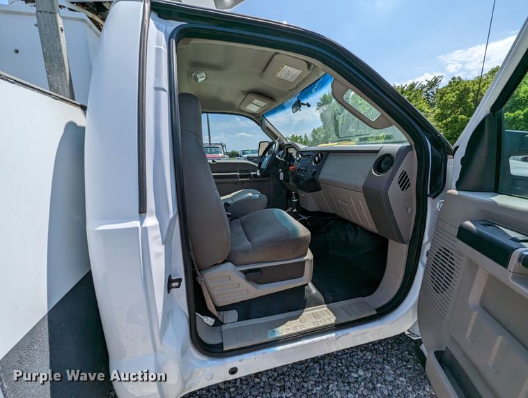 image for item MX9301 2008 Ford F450 Super Duty  bucket truck