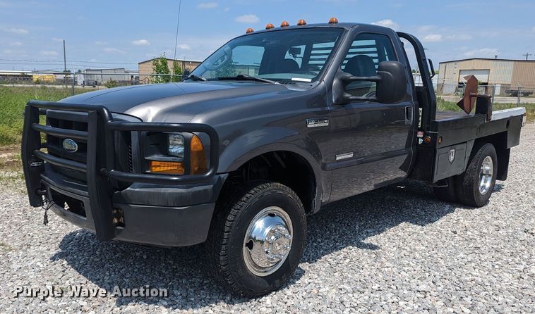 image for item MX9303 2006 Ford F350 Super Duty  bale bed pickup truck