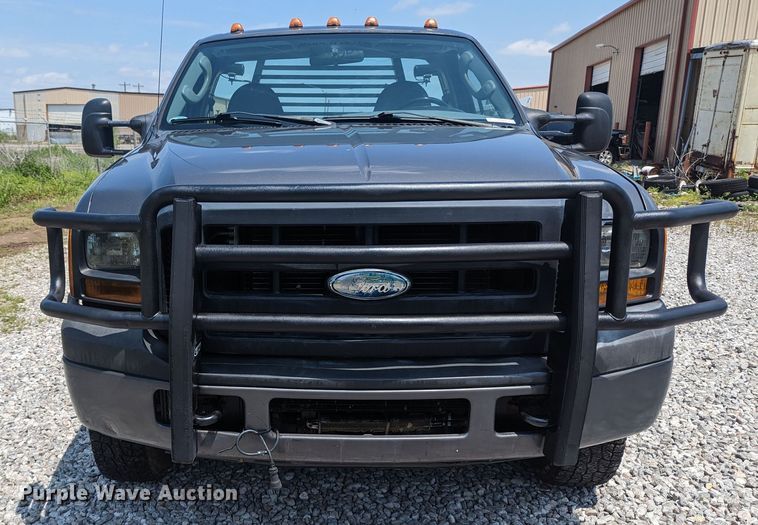 image for item MX9303 2006 Ford F350 Super Duty  bale bed pickup truck