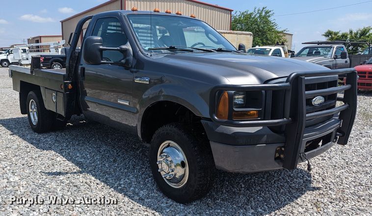 image for item MX9303 2006 Ford F350 Super Duty  bale bed pickup truck