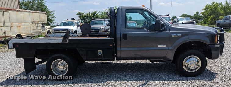 image for item MX9303 2006 Ford F350 Super Duty  bale bed pickup truck