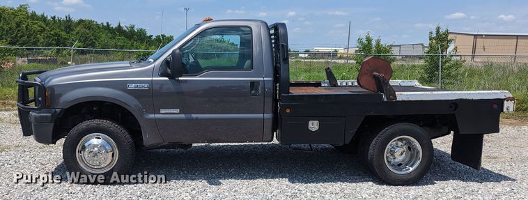 image for item MX9303 2006 Ford F350 Super Duty  bale bed pickup truck