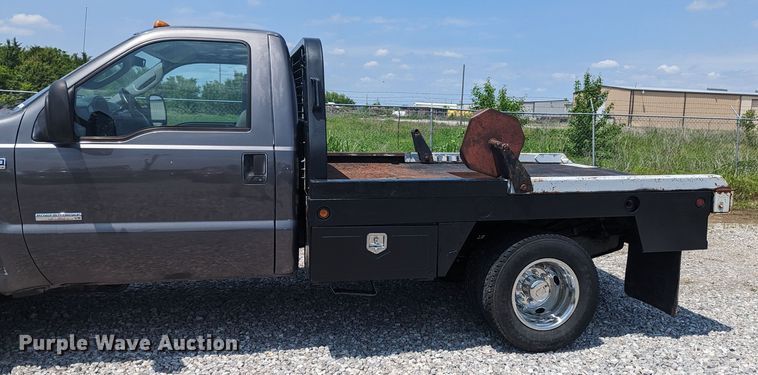 image for item MX9303 2006 Ford F350 Super Duty  bale bed pickup truck