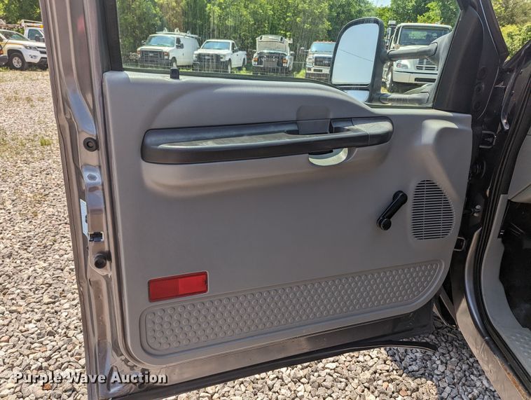 image for item MX9303 2006 Ford F350 Super Duty  bale bed pickup truck