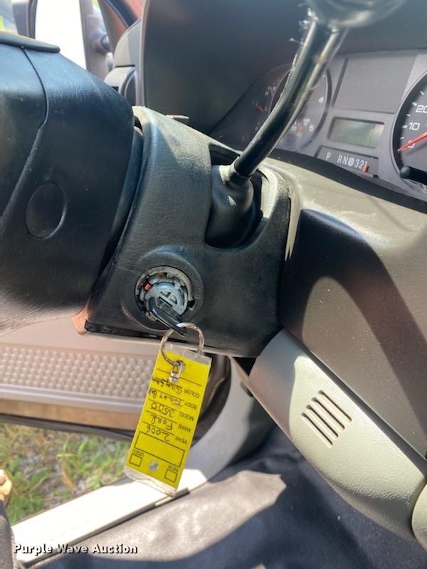 image for item MX9303 2006 Ford F350 Super Duty  bale bed pickup truck