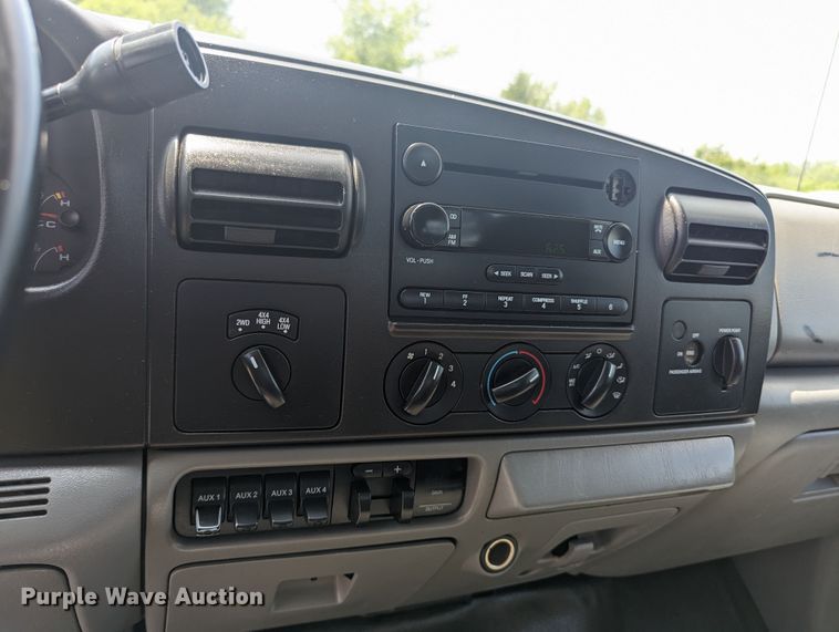 image for item MX9303 2006 Ford F350 Super Duty  bale bed pickup truck