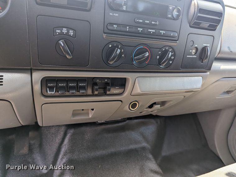 image for item MX9303 2006 Ford F350 Super Duty  bale bed pickup truck