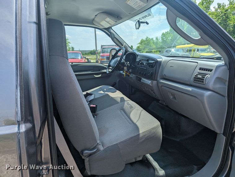 image for item MX9303 2006 Ford F350 Super Duty  bale bed pickup truck