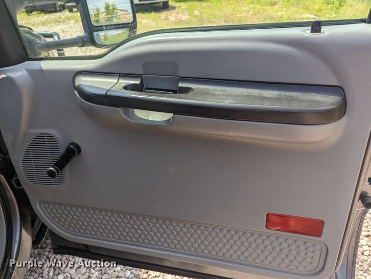 image for item MX9303 2006 Ford F350 Super Duty  bale bed pickup truck