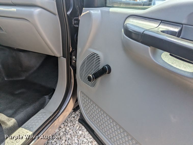 image for item MX9303 2006 Ford F350 Super Duty  bale bed pickup truck