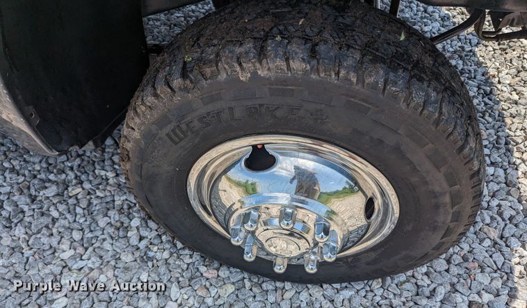 image for item MX9303 2006 Ford F350 Super Duty  bale bed pickup truck