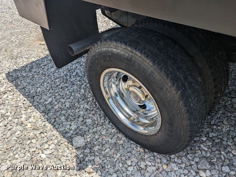 image for item MX9303 2006 Ford F350 Super Duty  bale bed pickup truck