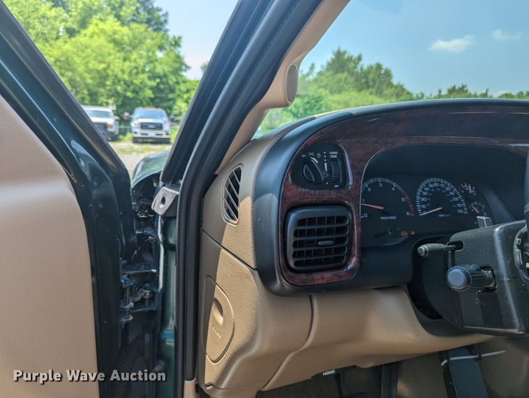 image for item MX9304 1999 Dodge Ram 2500  Quad Cab pickup truck