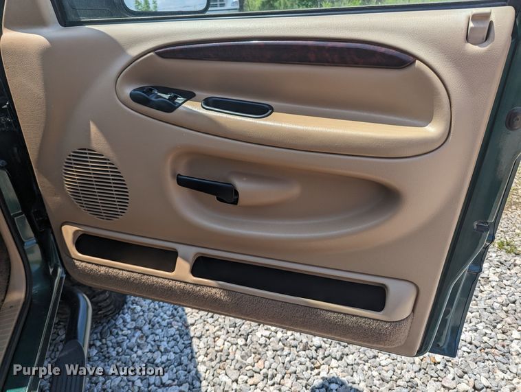 image for item MX9304 1999 Dodge Ram 2500  Quad Cab pickup truck