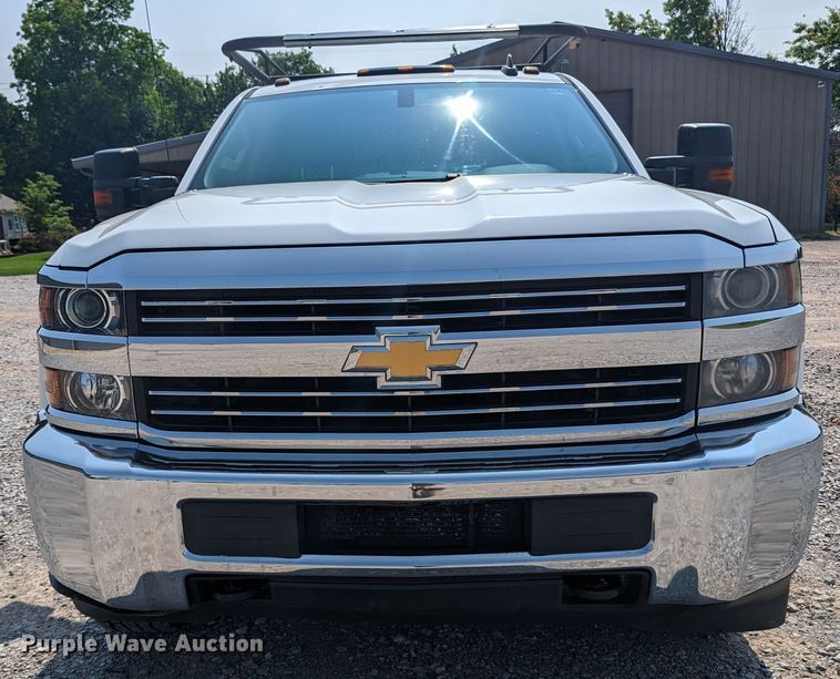 image for item MX9311 2015 Chevrolet Silverado 3500HD  Crew Cab utility bed pickup truck