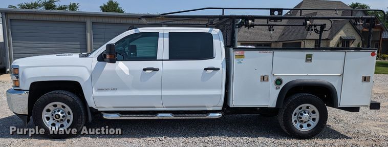 image for item MX9311 2015 Chevrolet Silverado 3500HD  Crew Cab utility bed pickup truck