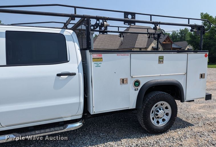 image for item MX9311 2015 Chevrolet Silverado 3500HD  Crew Cab utility bed pickup truck