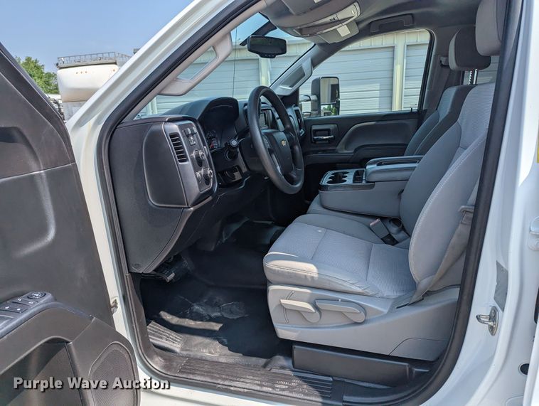 image for item MX9311 2015 Chevrolet Silverado 3500HD  Crew Cab utility bed pickup truck