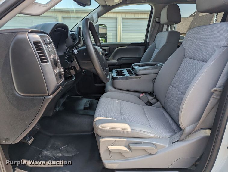 image for item MX9311 2015 Chevrolet Silverado 3500HD  Crew Cab utility bed pickup truck