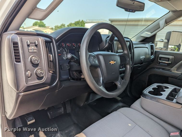 image for item MX9311 2015 Chevrolet Silverado 3500HD  Crew Cab utility bed pickup truck