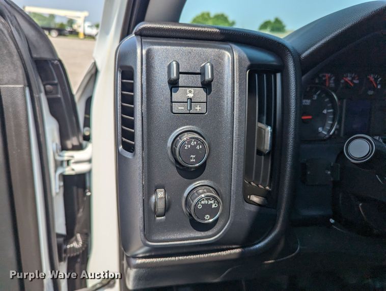 image for item MX9311 2015 Chevrolet Silverado 3500HD  Crew Cab utility bed pickup truck