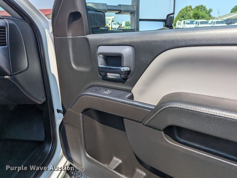 image for item MX9311 2015 Chevrolet Silverado 3500HD  Crew Cab utility bed pickup truck