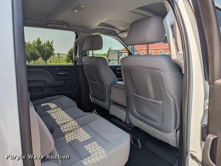 image for item MX9311 2015 Chevrolet Silverado 3500HD  Crew Cab utility bed pickup truck