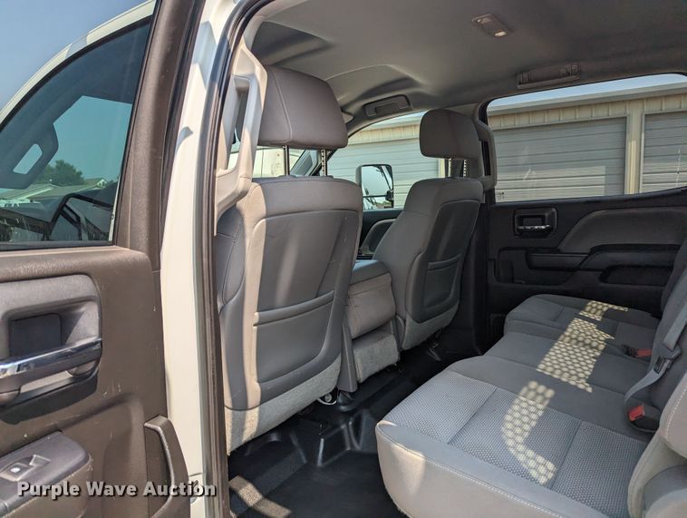 image for item MX9311 2015 Chevrolet Silverado 3500HD  Crew Cab utility bed pickup truck