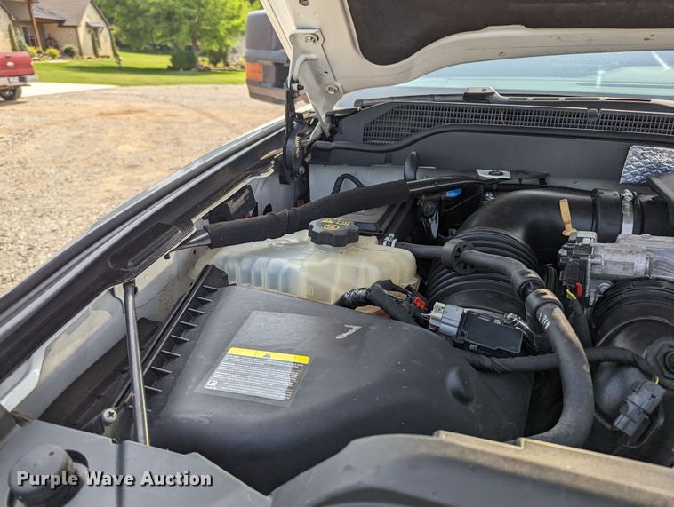 image for item MX9311 2015 Chevrolet Silverado 3500HD  Crew Cab utility bed pickup truck