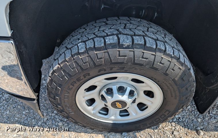 image for item MX9311 2015 Chevrolet Silverado 3500HD  Crew Cab utility bed pickup truck