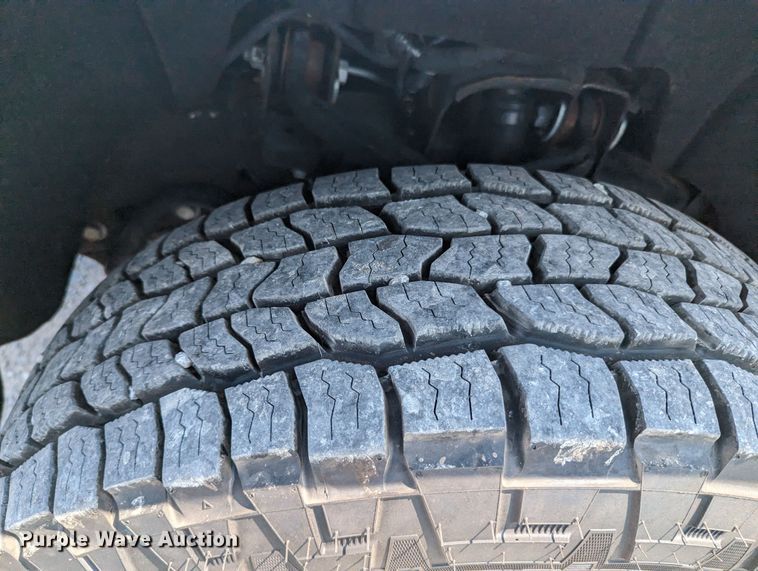 image for item MX9311 2015 Chevrolet Silverado 3500HD  Crew Cab utility bed pickup truck