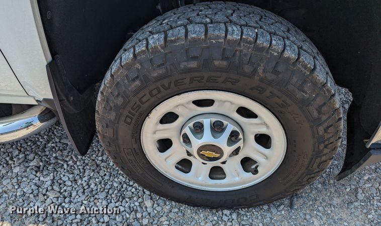 image for item MX9311 2015 Chevrolet Silverado 3500HD  Crew Cab utility bed pickup truck