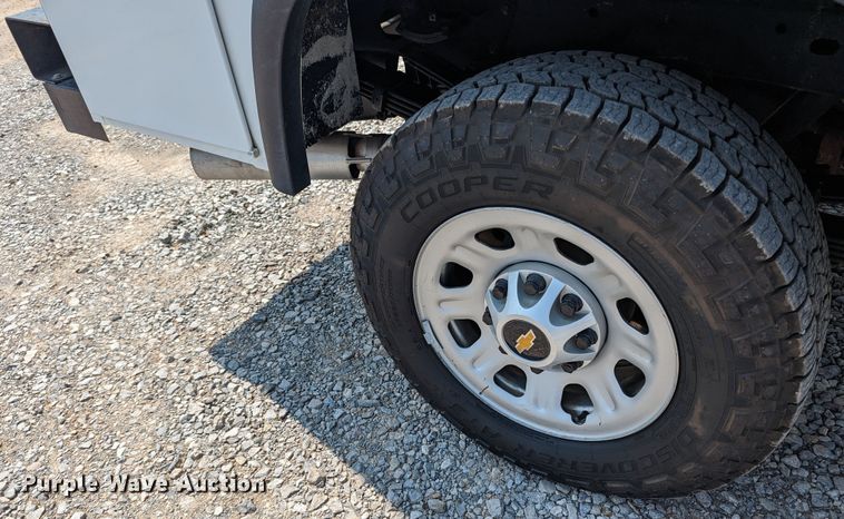 image for item MX9311 2015 Chevrolet Silverado 3500HD  Crew Cab utility bed pickup truck