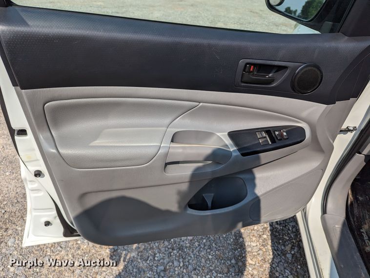 image for item MX9314 2015 Toyota Tacoma  Access Cab pickup truck