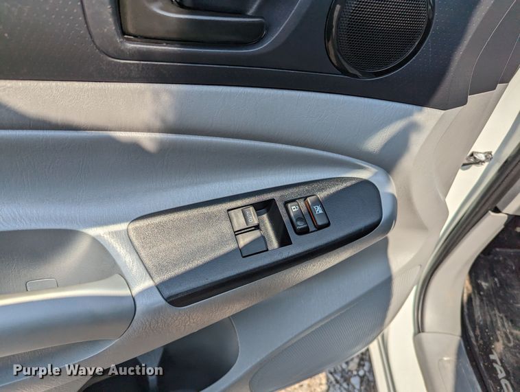 image for item MX9314 2015 Toyota Tacoma  Access Cab pickup truck