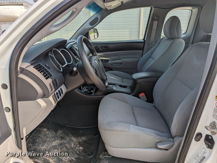 image for item MX9314 2015 Toyota Tacoma  Access Cab pickup truck