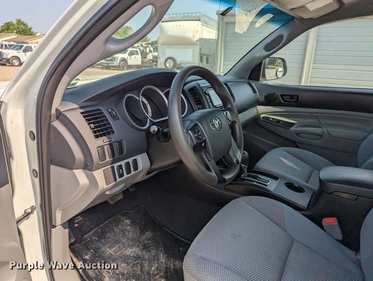 image for item MX9314 2015 Toyota Tacoma  Access Cab pickup truck