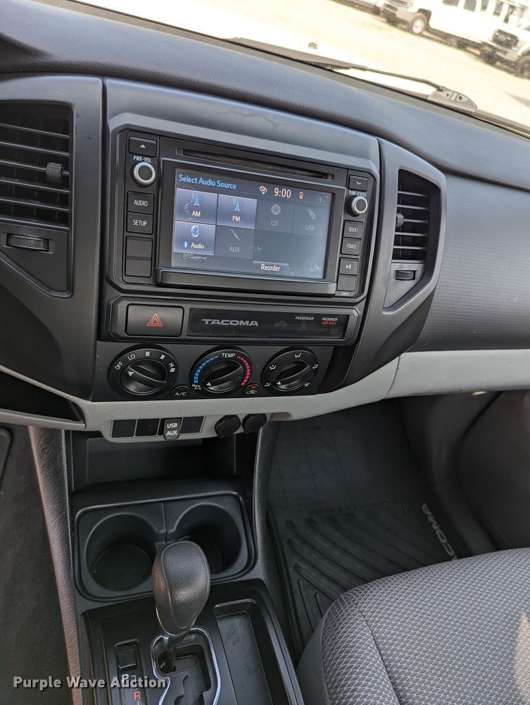 image for item MX9314 2015 Toyota Tacoma  Access Cab pickup truck