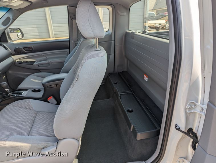 image for item MX9314 2015 Toyota Tacoma  Access Cab pickup truck