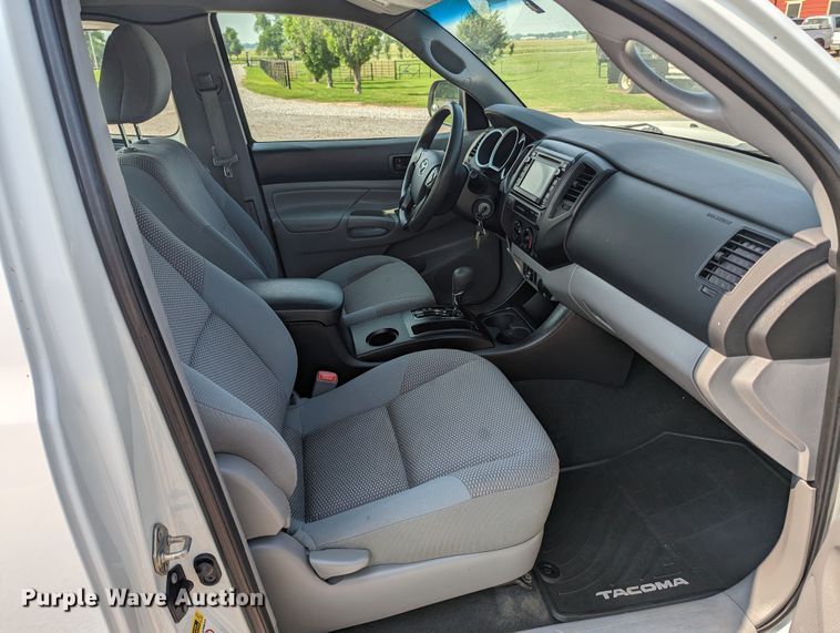 image for item MX9314 2015 Toyota Tacoma  Access Cab pickup truck