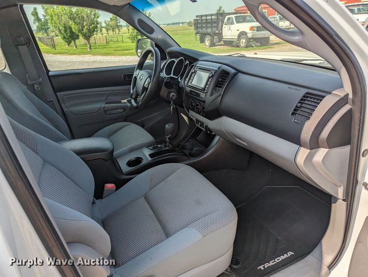 image for item MX9314 2015 Toyota Tacoma  Access Cab pickup truck