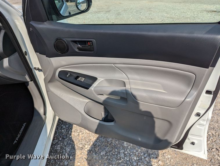 image for item MX9314 2015 Toyota Tacoma  Access Cab pickup truck