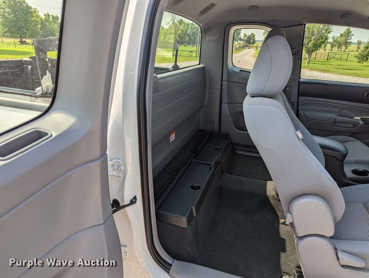 image for item MX9314 2015 Toyota Tacoma  Access Cab pickup truck