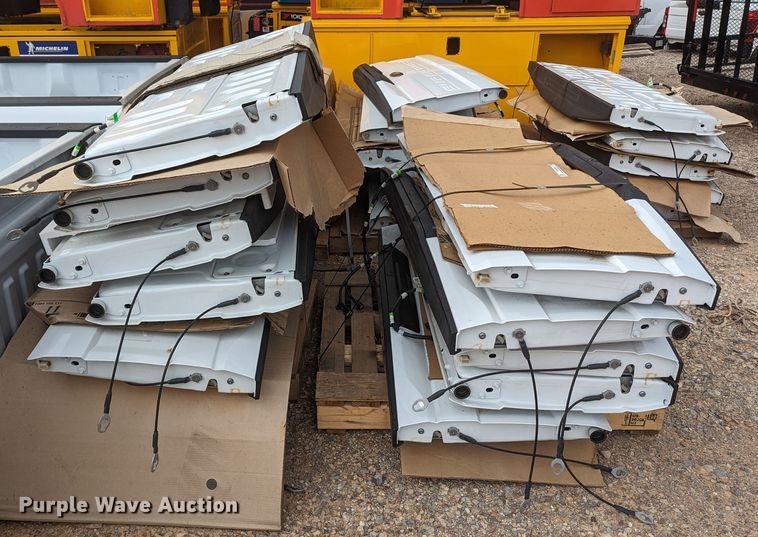 image for item MY9299 (27) Ford F250 Super Duty tailgates