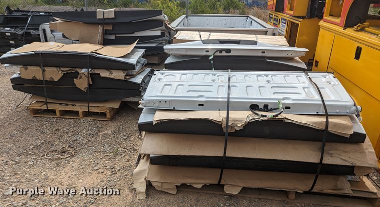 image for item MY9299 (27) Ford F250 Super Duty tailgates