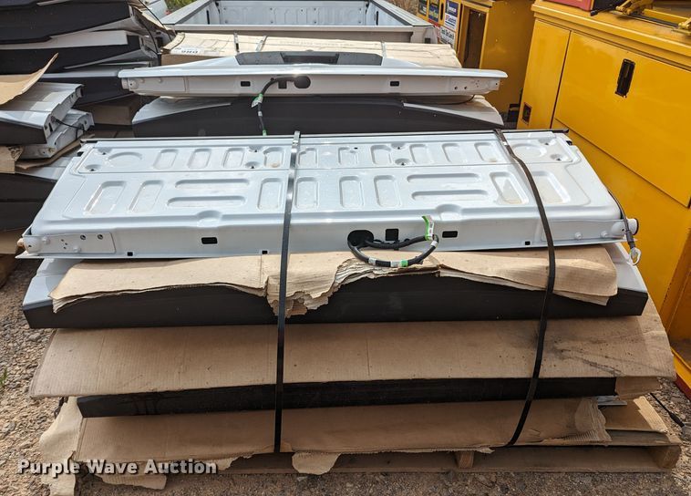 image for item MY9299 (27) Ford F250 Super Duty tailgates