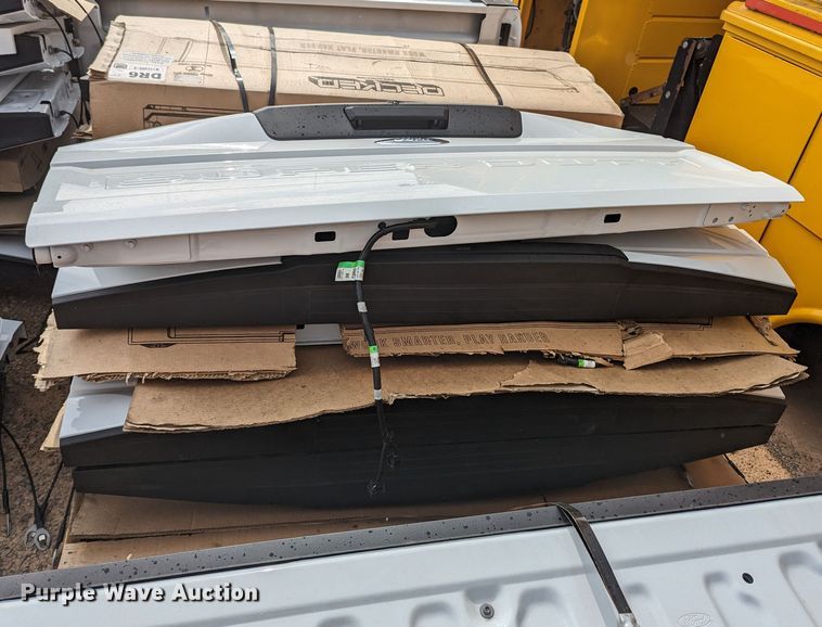 image for item MY9299 (27) Ford F250 Super Duty tailgates