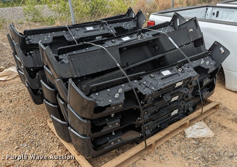 image for item MY9300 (22) Ford F250 Super Duty bumpers