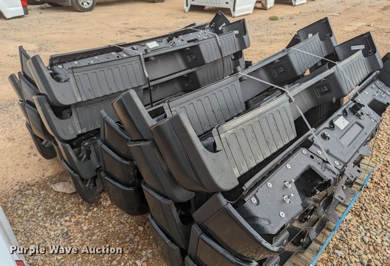 image for item MY9300 (22) Ford F250 Super Duty bumpers